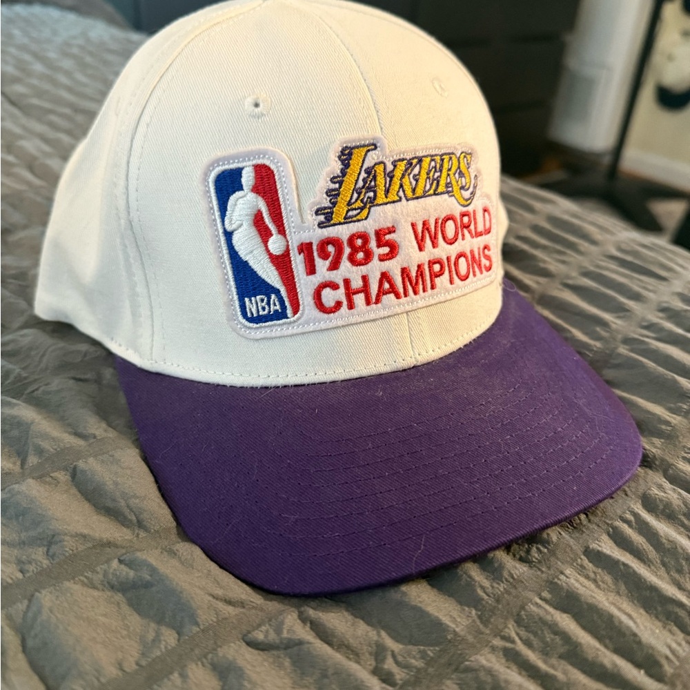 Mitchell & Ness Lakers 1985 World Champions Hat - White and Purple